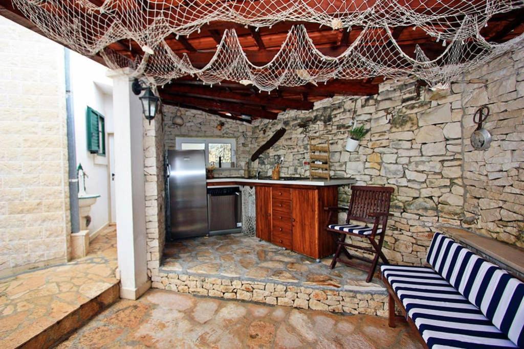 Charming Villa Nika With The Pool Supetar Exterior photo